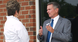 Joe King talks with citizen